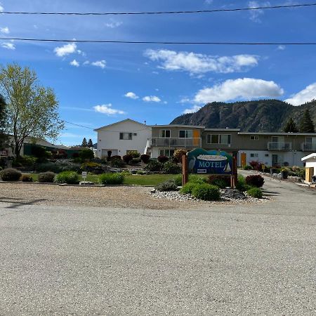 Holiday Beach Resort Motel Okanagan Falls Exteriör bild