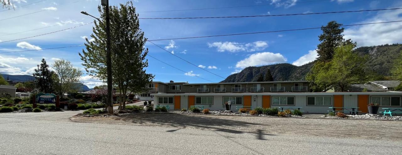 Holiday Beach Resort Motel Okanagan Falls Exteriör bild