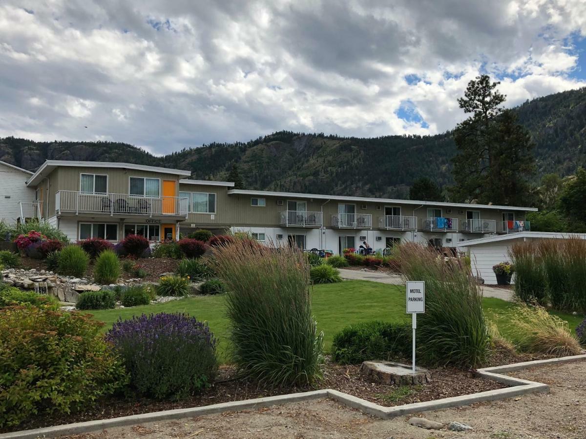 Holiday Beach Resort Motel Okanagan Falls Exteriör bild